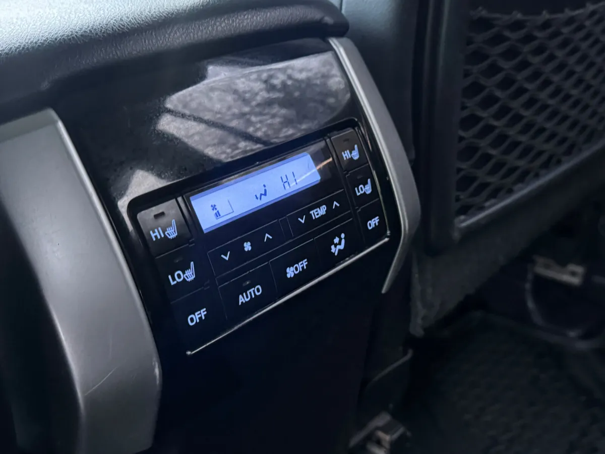 Toyota Land Cruiser 2018 prado 7 seats - Image 4