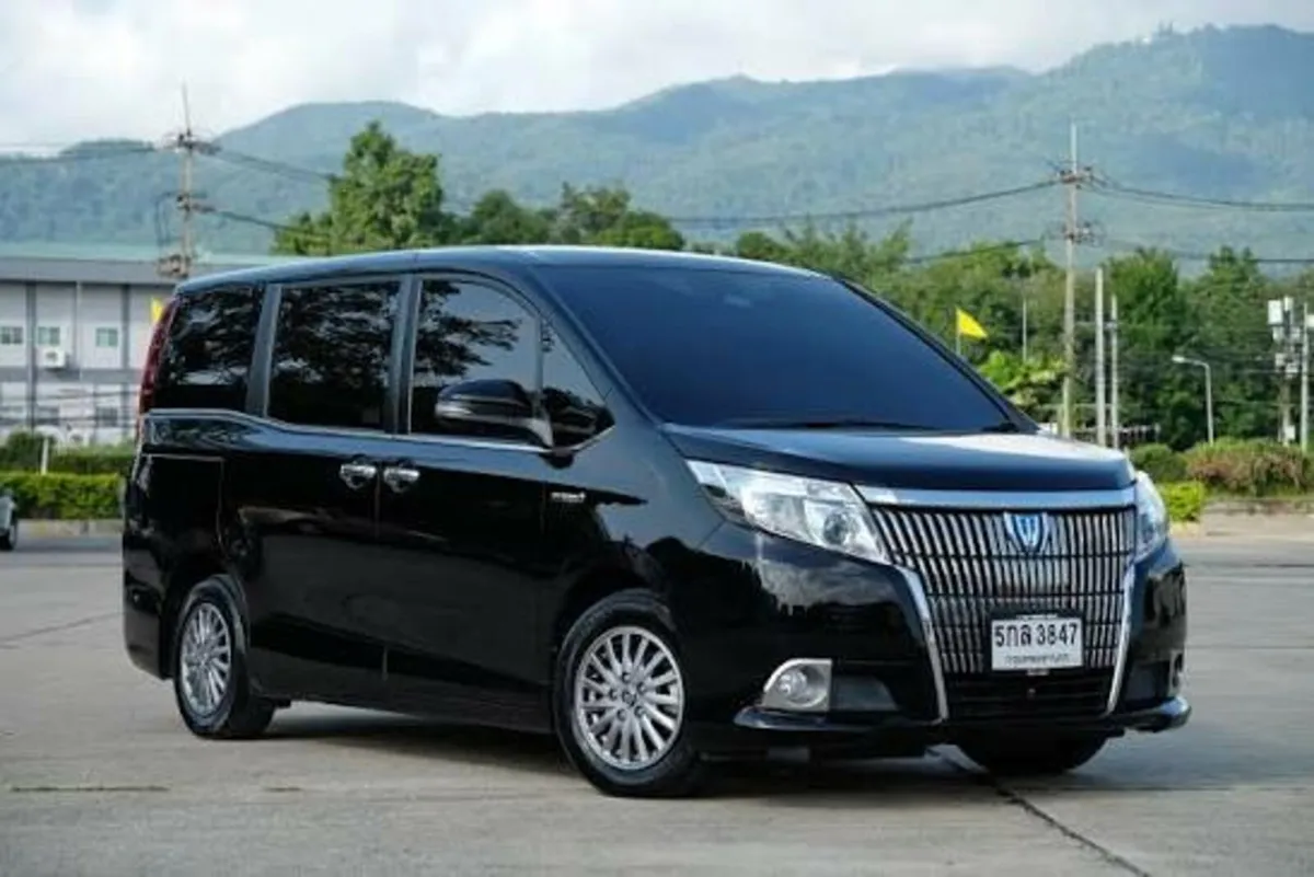 TOYOTA ESQUIRE 2015 1.8 HYBRID 7 SEATER - Image 1