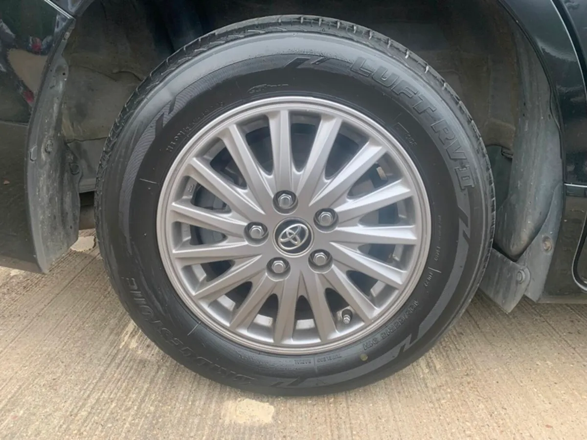 TOYOTA ESQUIRE 2015 1.8 HYBRID 7 SEATER - Image 3