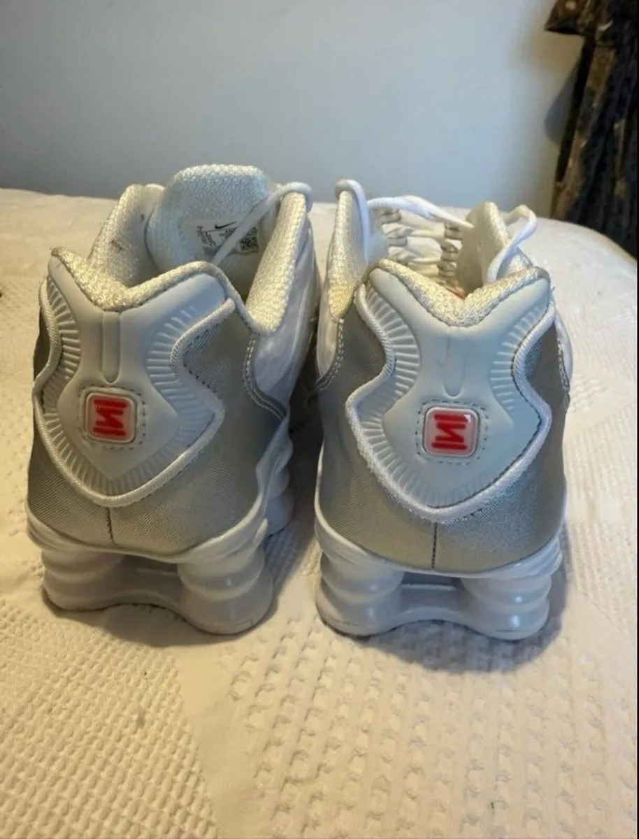 Nike shox brand new size 6 - Image 2