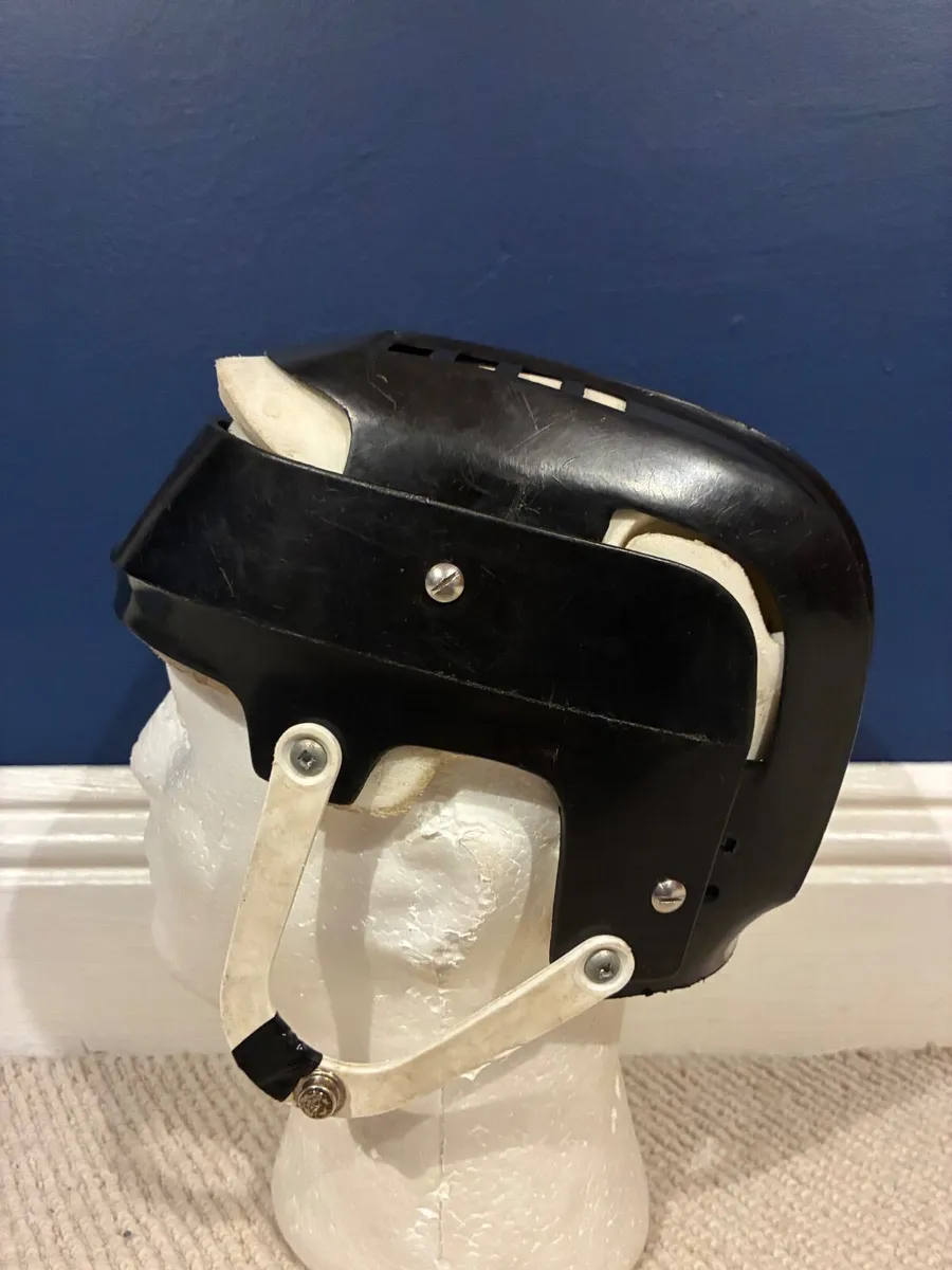 Oldstyle hurling helmet - Image 3