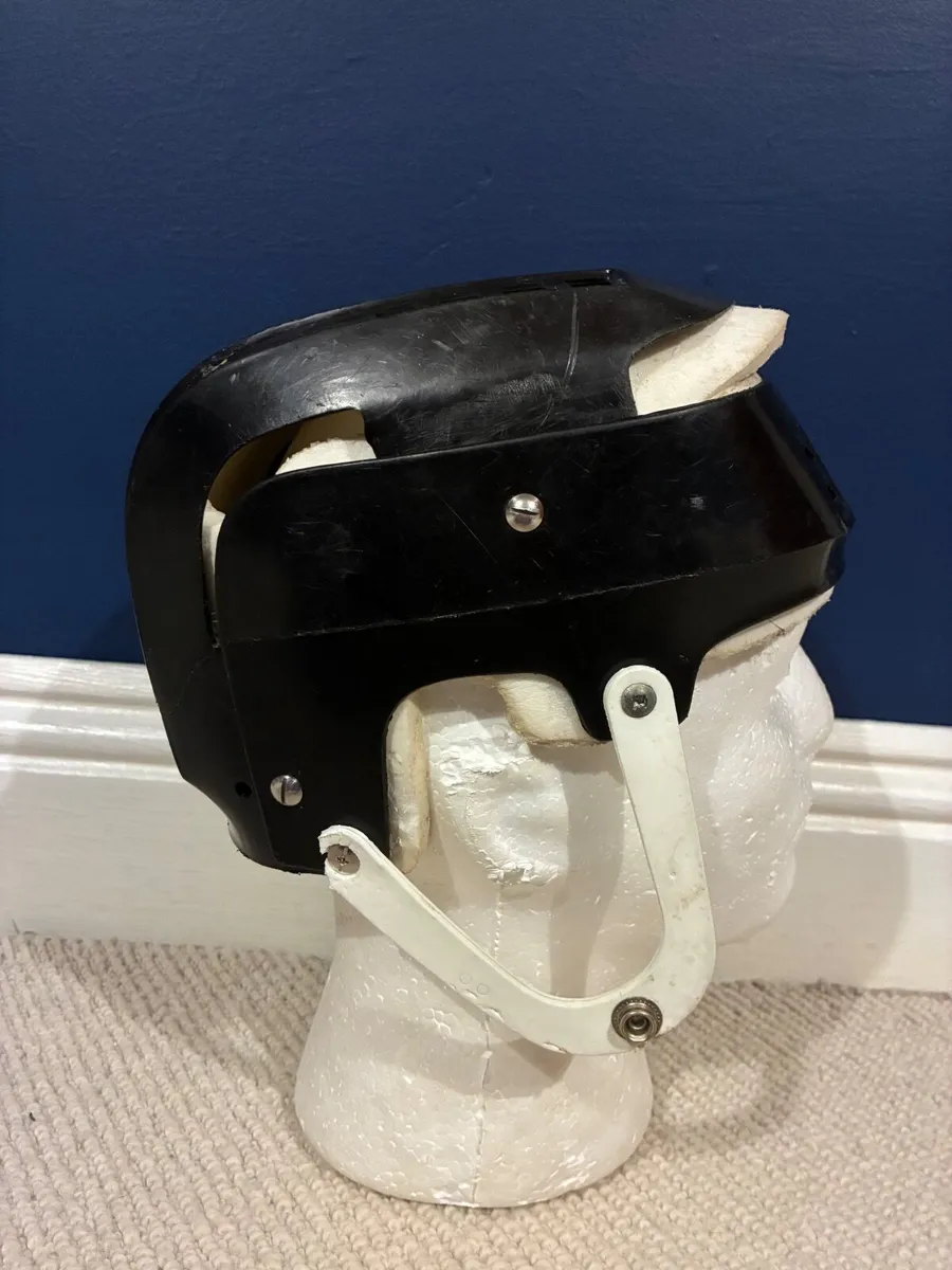 Oldstyle hurling helmet - Image 2