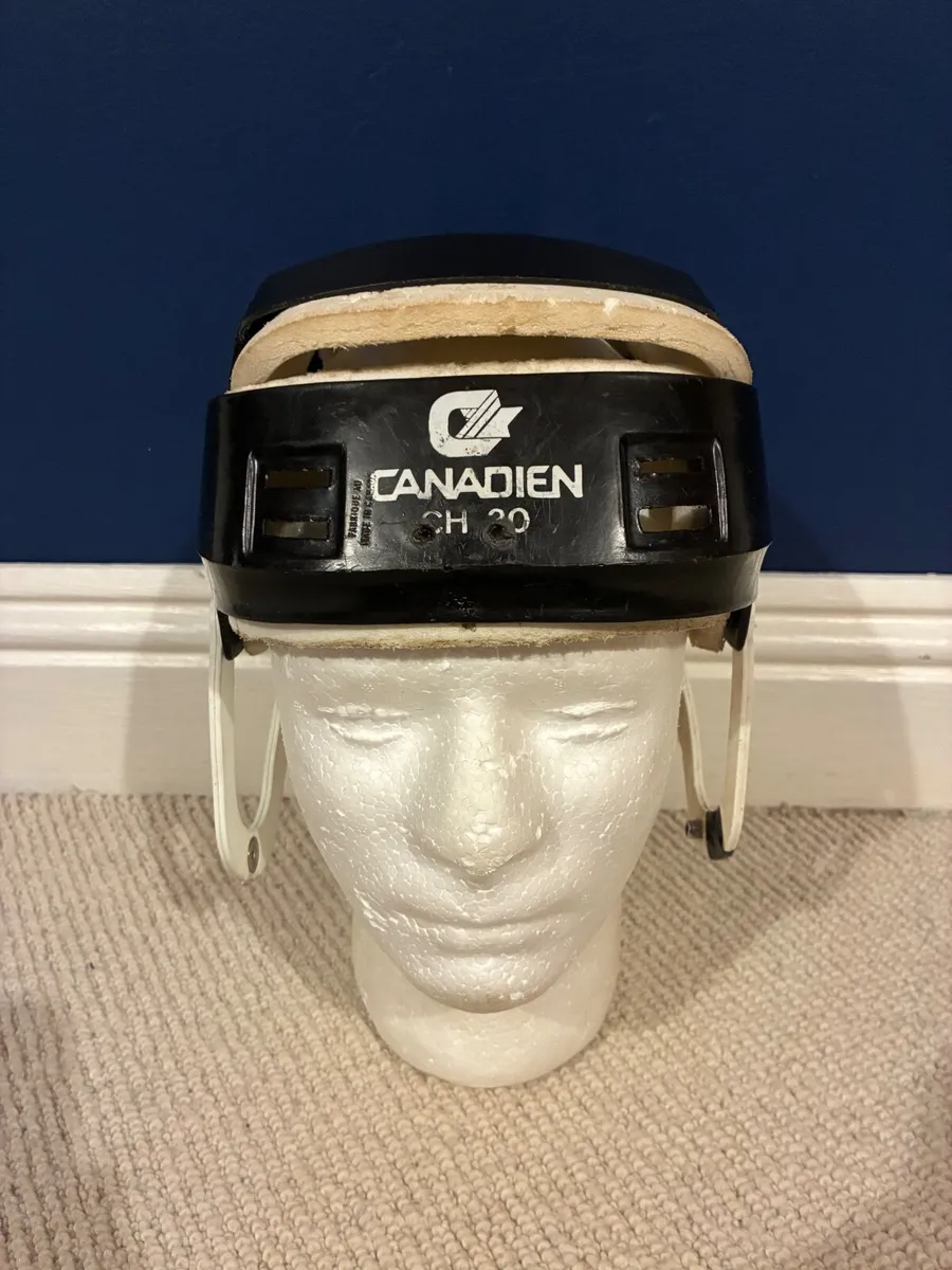 Oldstyle hurling helmet - Image 1