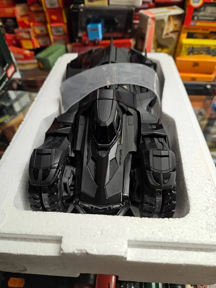 Corgi Hotwheels Batmobile 1.18 - Image 2