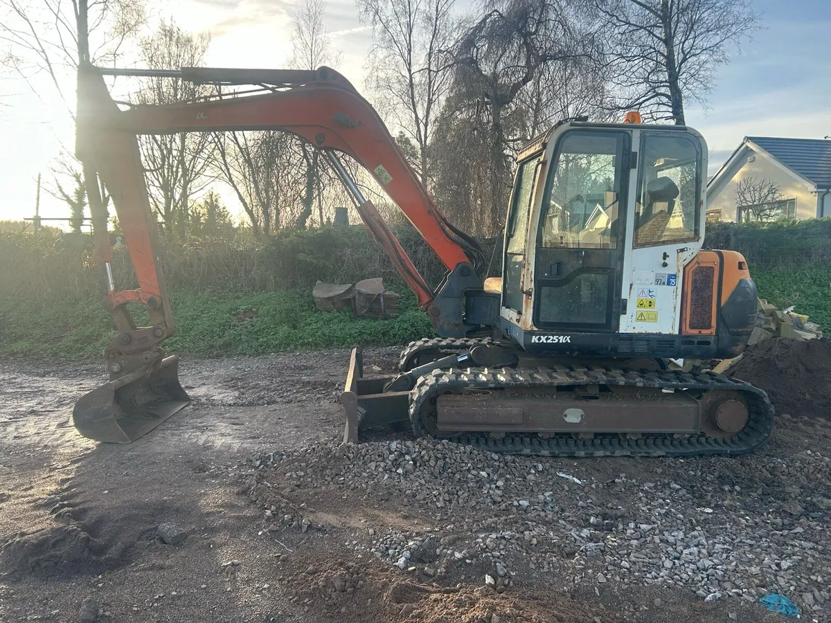 Kubota kx251 8 ton digger - Image 1