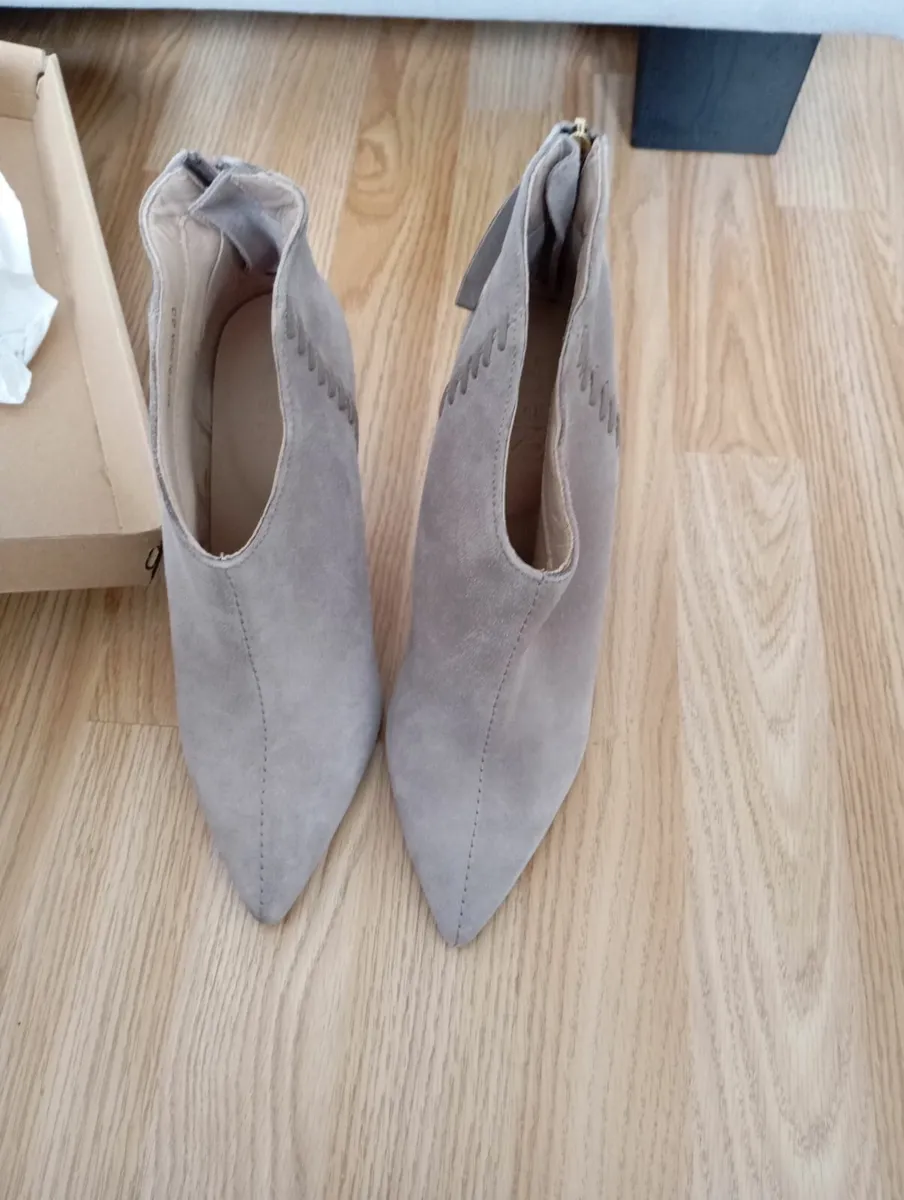 Ladies shoes - Image 1