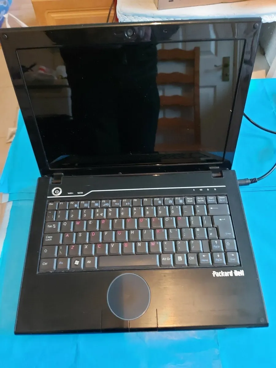 Packard Bell Easynote Laptop, 4GB, 120GB WiFi - Image 1
