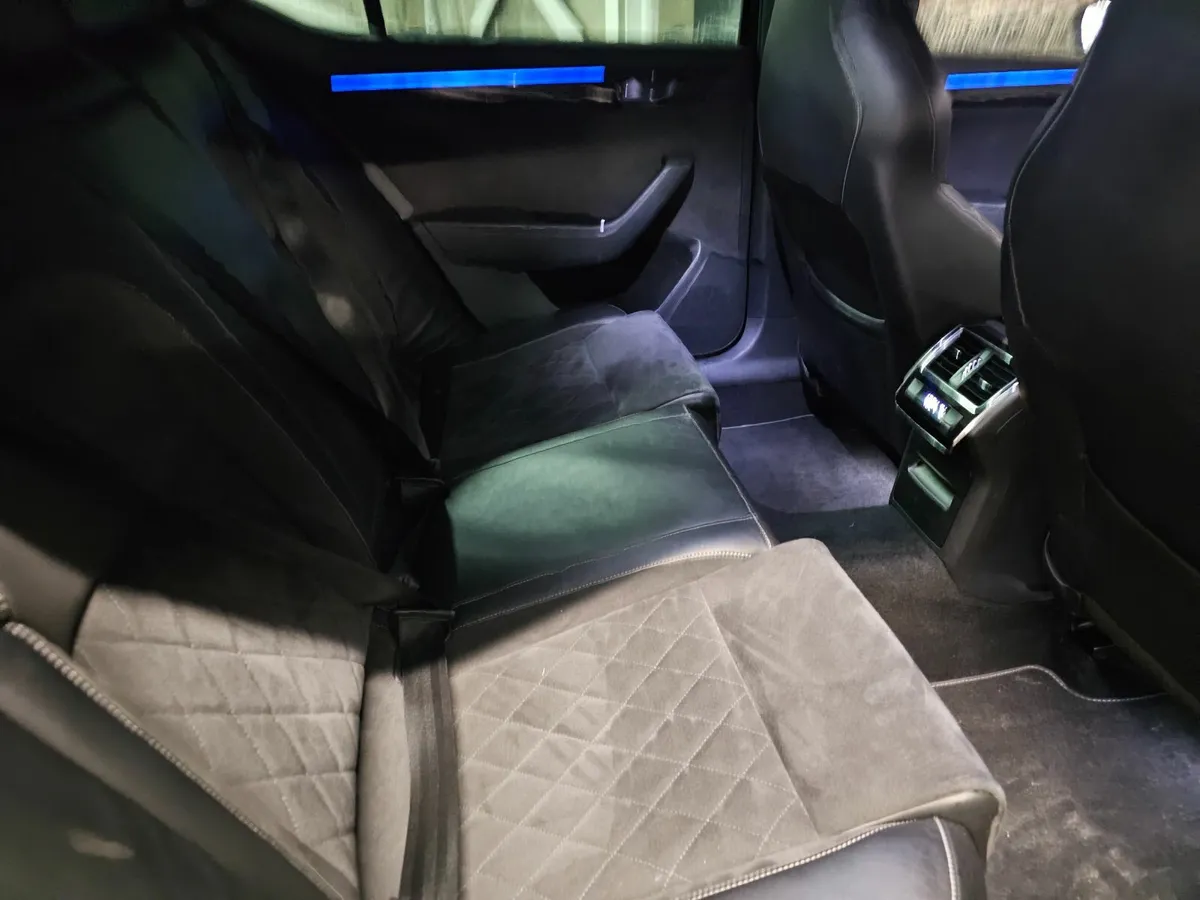 SKODA SUPERB SPORTLINE TDI DSG AUTOMATIC - Image 3