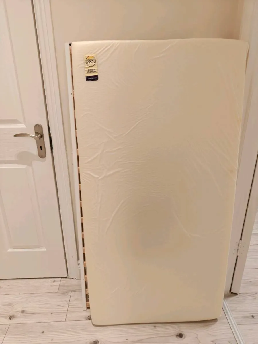Newborn to 6years cot bed - Image 3