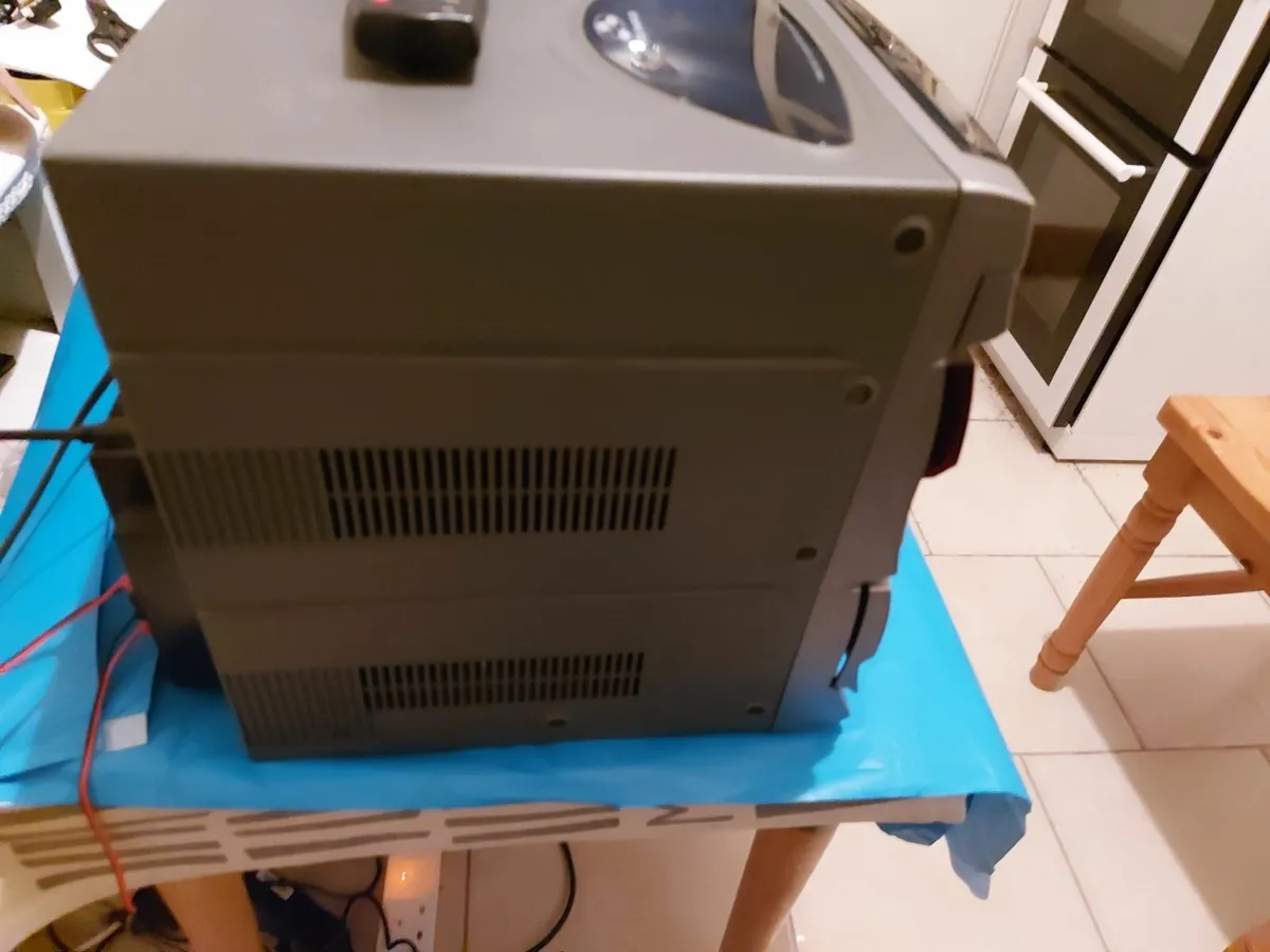 Philips Mini HiFi System, Model FW765P-22 - Image 4