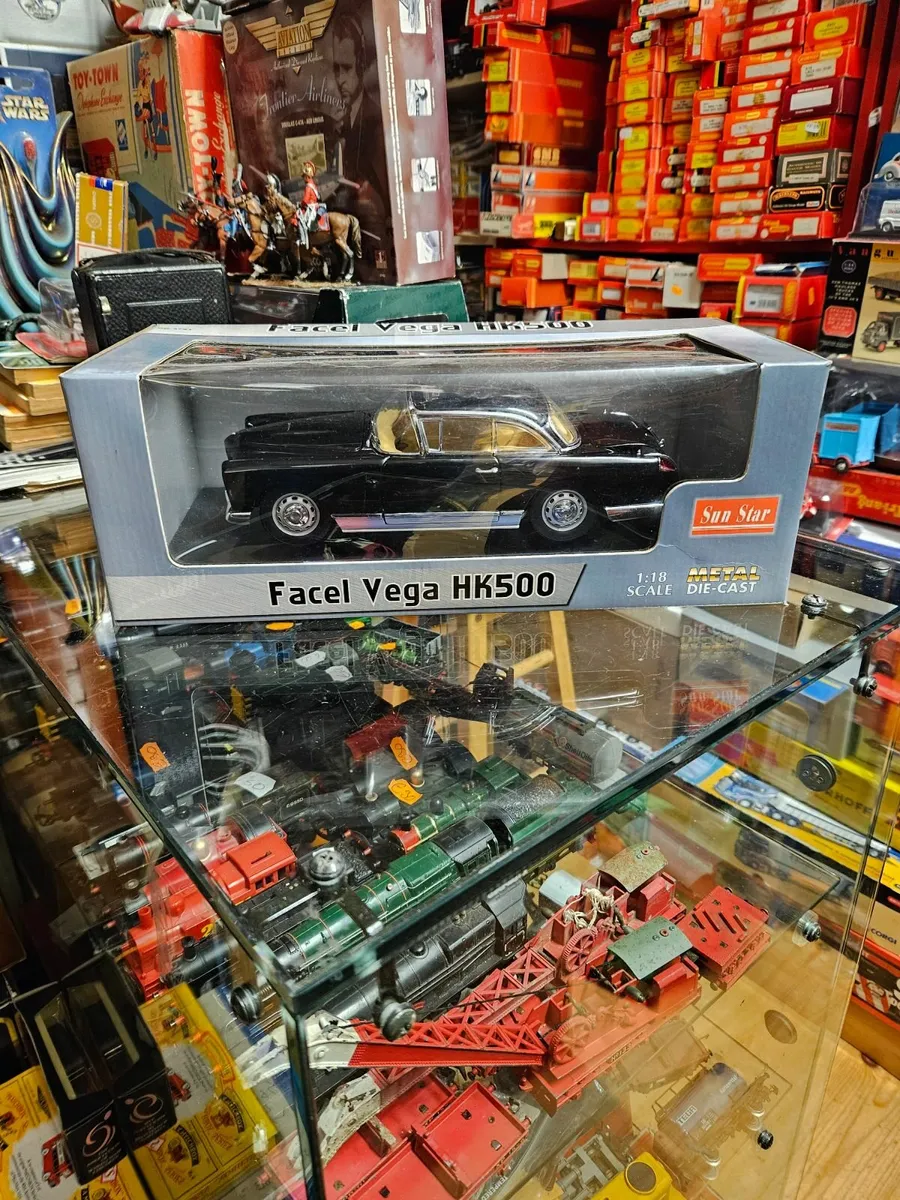 Corgi Sunstar Facel Vega 1.18 - Image 1