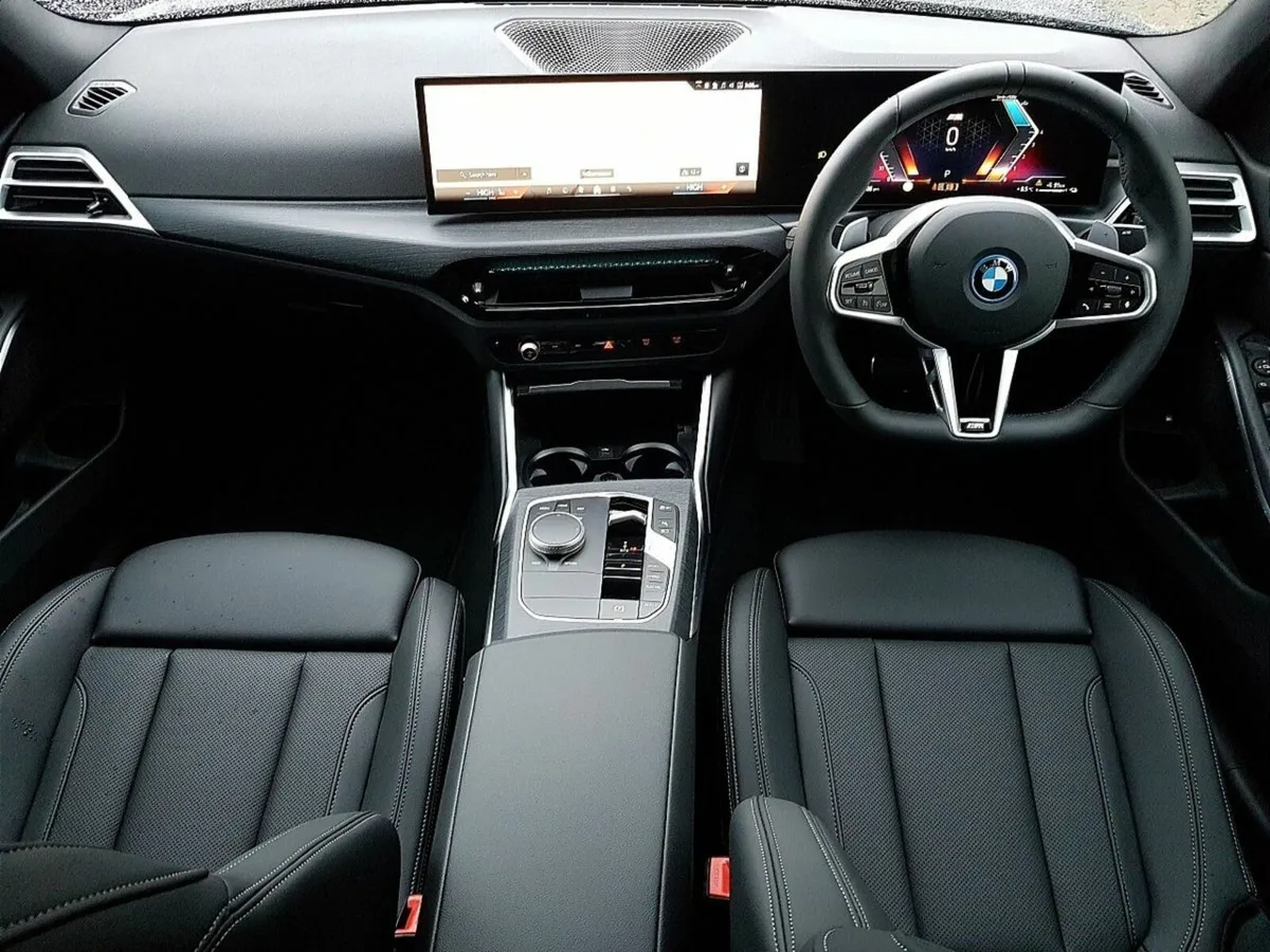 BMW 3-Series 330e M Sport Saloon - Image 4