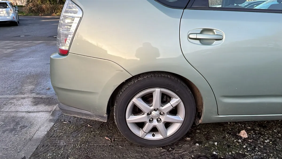 Toyota Prius hybrid automatic 1 owner €2200 - Image 2