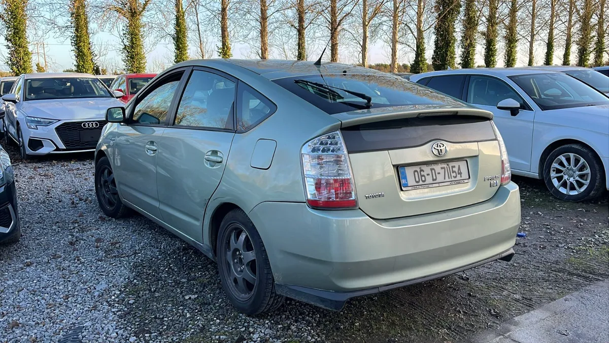 Toyota Prius hybrid automatic 1 owner €2200 - Image 1