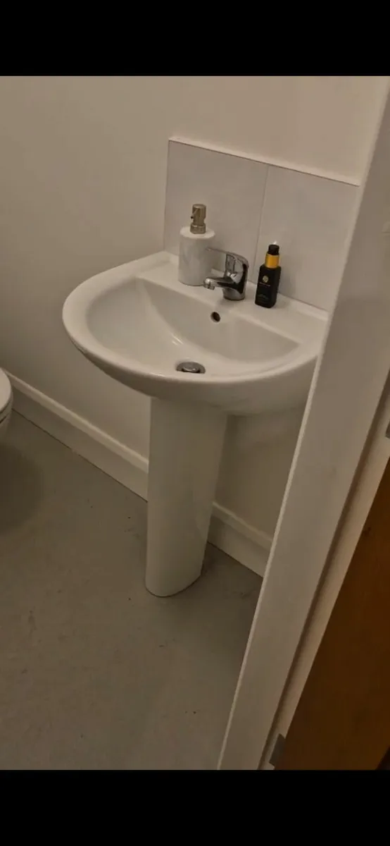 Bathroom sink - Image 4
