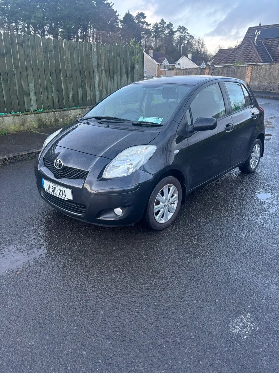 Toyota Yaris 2011 - Image 2