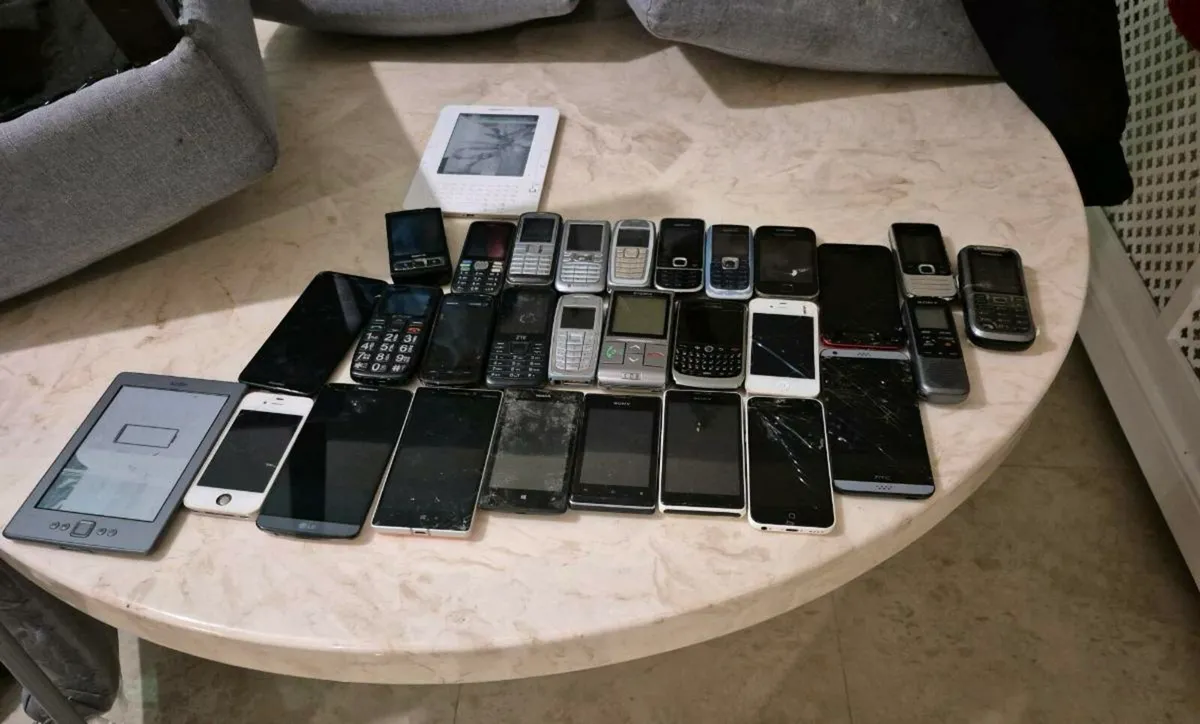 JOB LOT OF 29 MOBILE PHONES ON TESTED SOLD AS SEEN - Image 3
