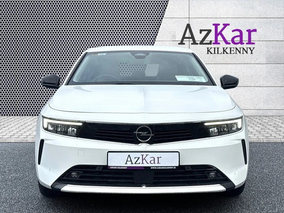 Opel Astra 2022 SC 1.2L PETROL HATCHBACK NCT 2028 - Image 3