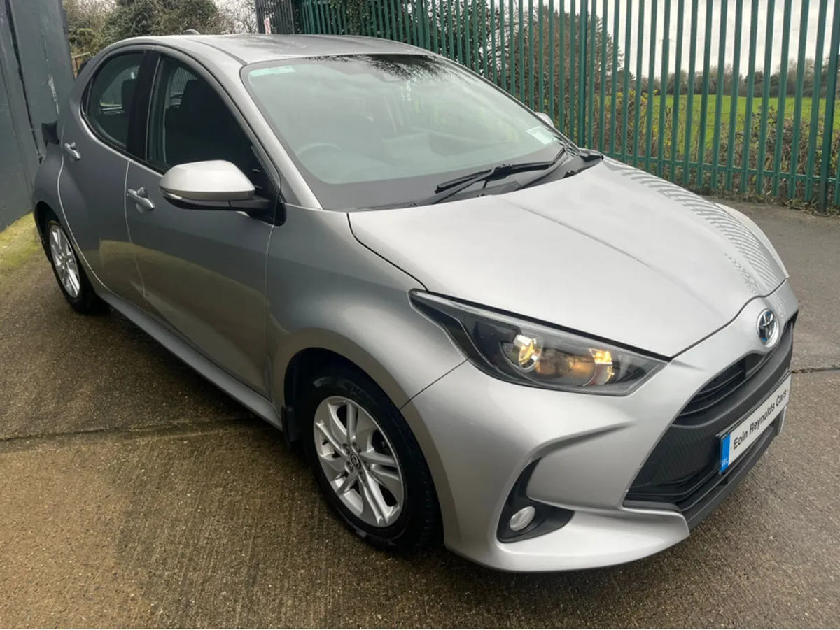Toyota Yaris 221 HYBRID LUNA AUTO 4DR AS NEW FULL - Image 3