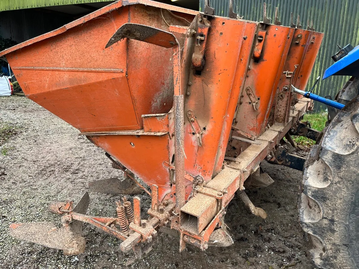 4 row potato planter - Image 4