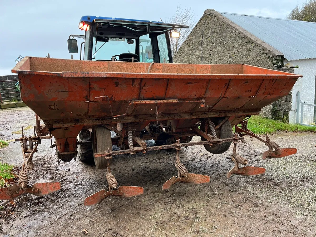 4 row potato planter - Image 1