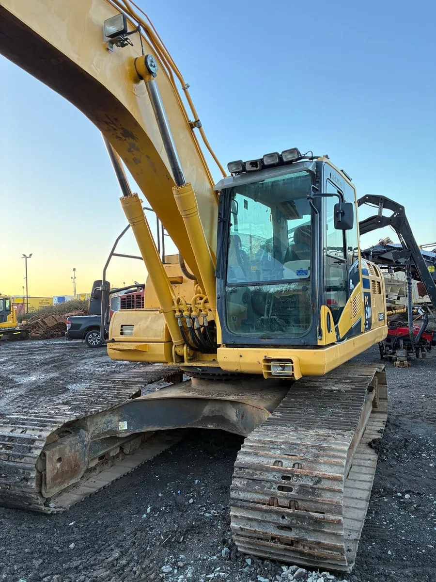 2017 Komatsu PC210LC - Image 4