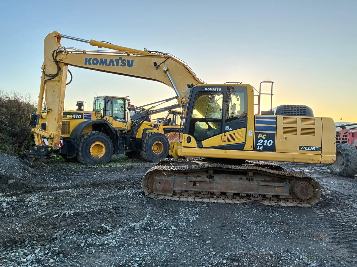 2017 Komatsu PC210LC - Image 3
