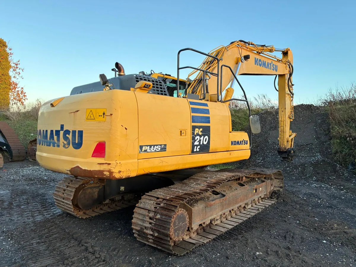 2017 Komatsu PC210LC - Image 1