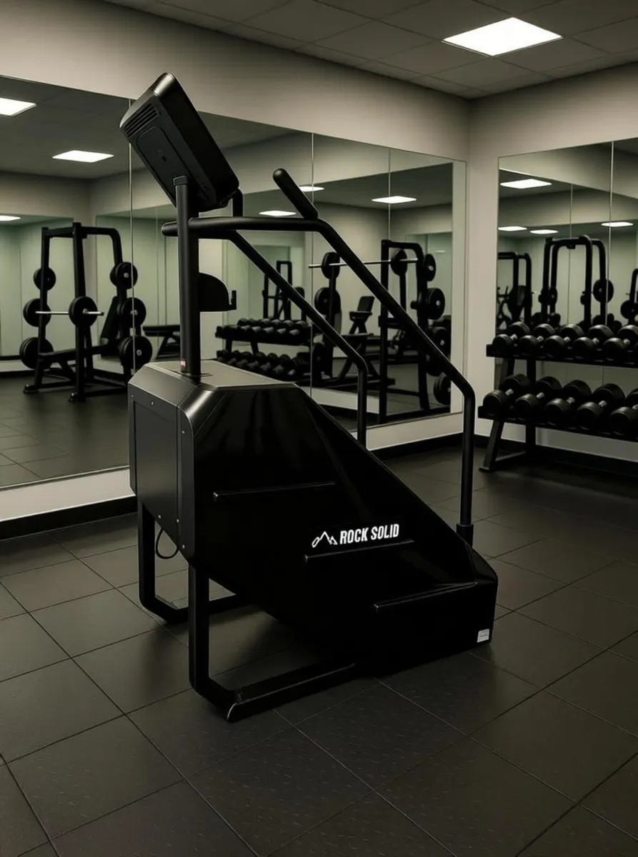 Commercial stair/ step machine (new in box) - Image 1