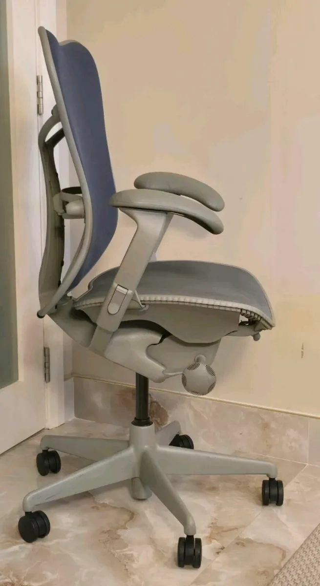 Herman Miller Mirra chair - Image 2