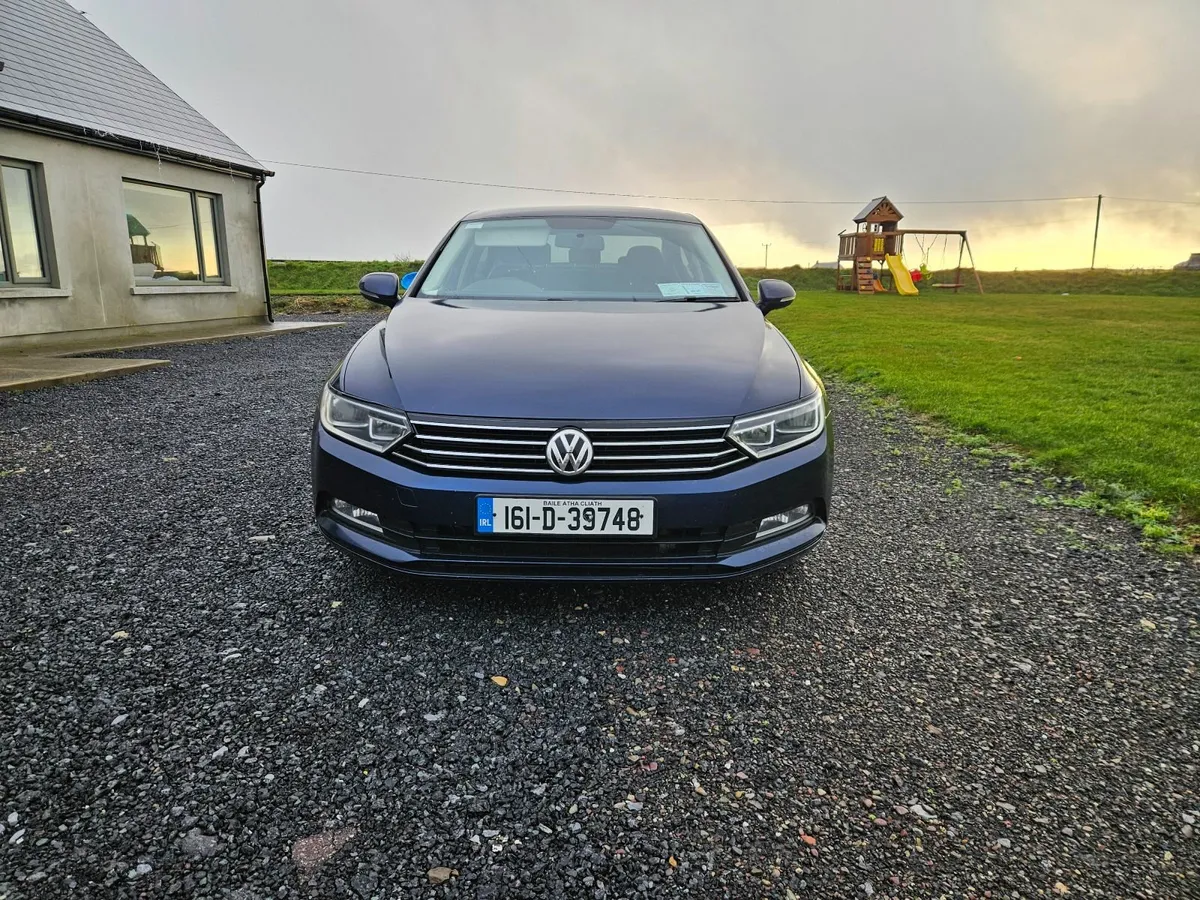Volkswagen Passat 2016 - Image 2