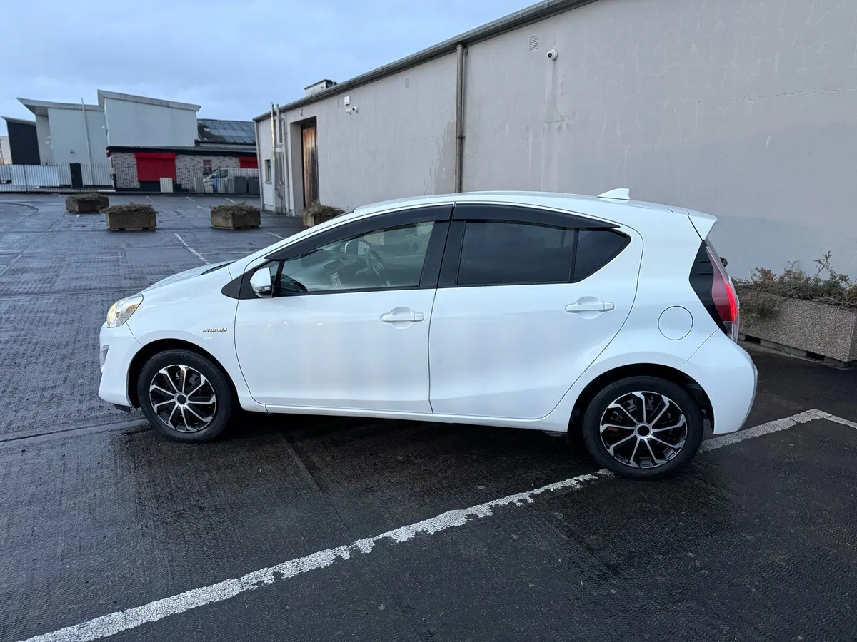 2015 Toyota Aqua Auto 1.5 Petrol Hybrid 95000KM - Image 2