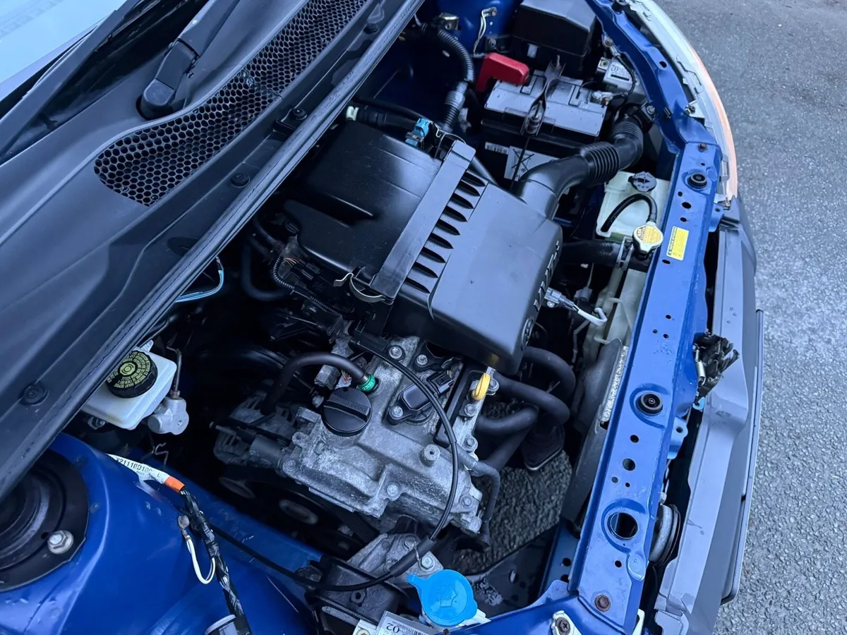 02 Toyota Yaris " ONLY 5000 miles, as new" - Image 4