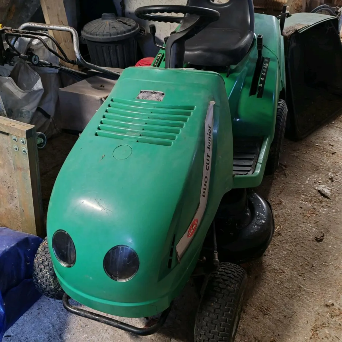 Ride on lawnmower - Image 1