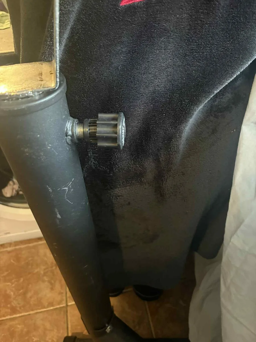 Heavy duty bench with leg extension/curl - Image 1