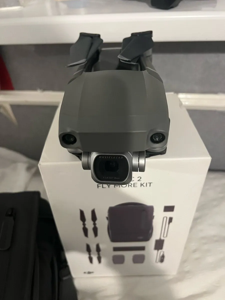 Dji Mavic 2 pro very little flight time and bat cy - Image 2