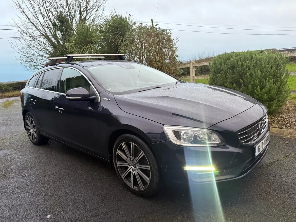 Volvo S60 AWD 2.4 Diesel - Image 2