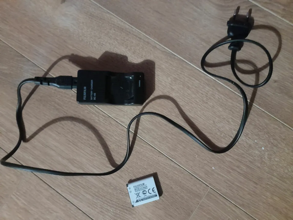 Fujifilm Battery Charger BC 45 + NP 45 + Car USB - Image 1