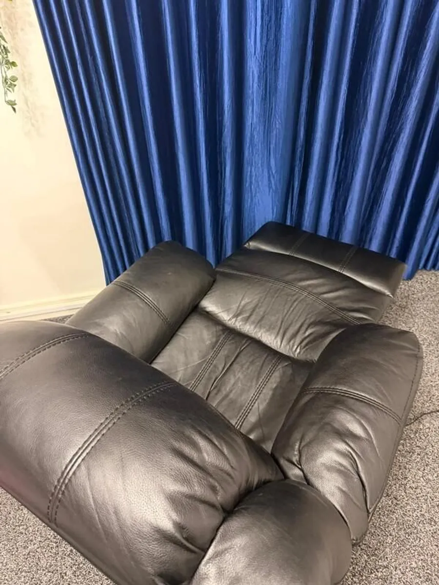 Manual Harvey Norman Recliner - Image 4