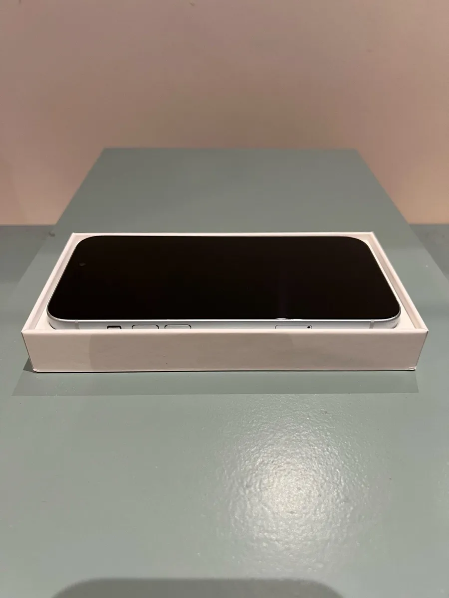 iPhone 15 plus - Image 4