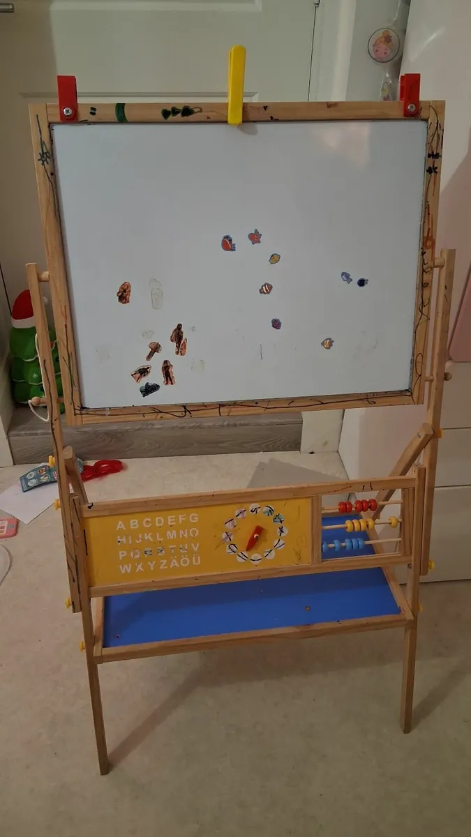 FREE Black and White Board - Image 2