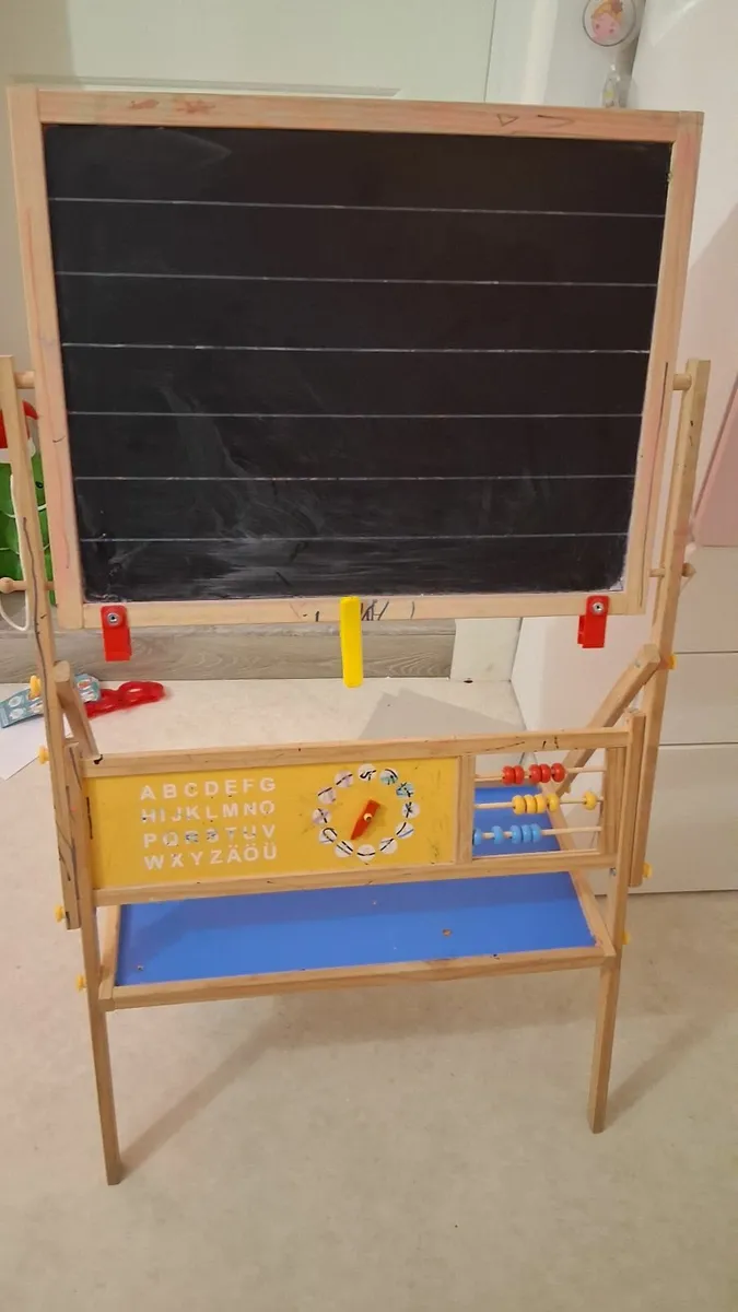 FREE Black and White Board - Image 1