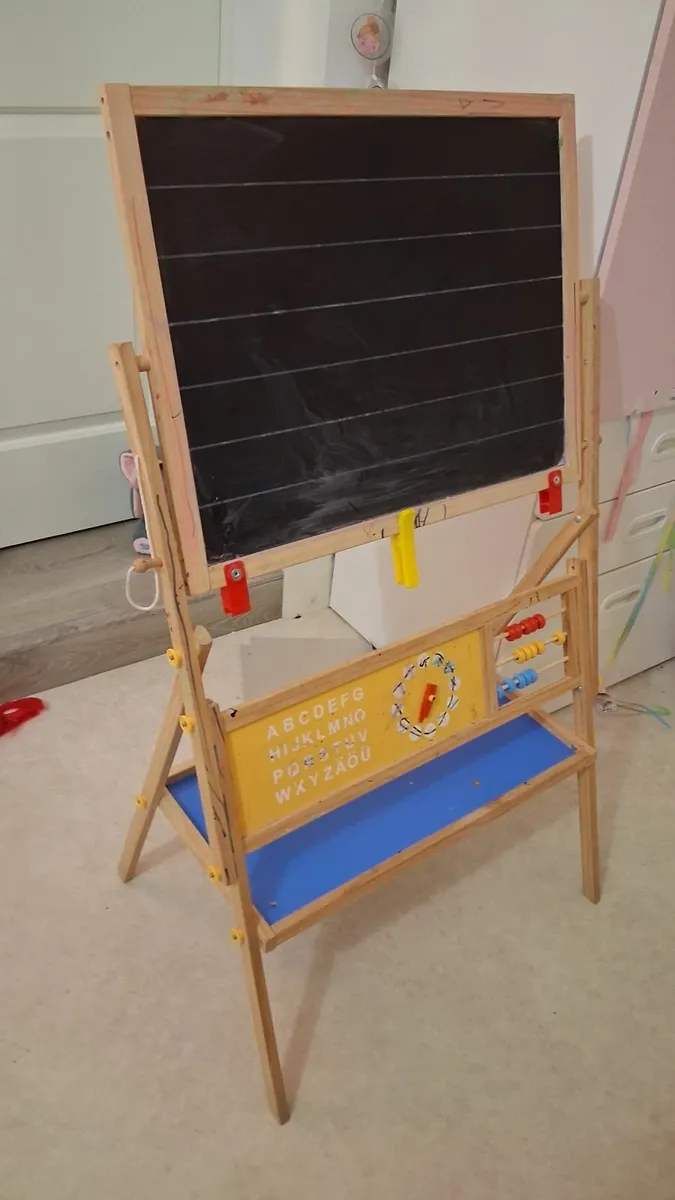 FREE Black and White Board - Image 3