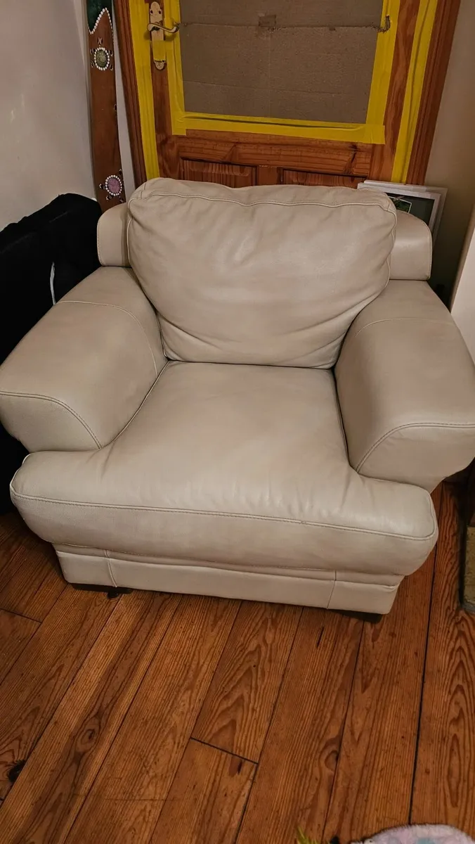 Italian leather sofa and 2 armchairs - Image 2