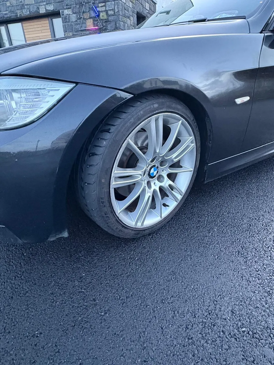 BMW 3-Series 2010 - Image 3