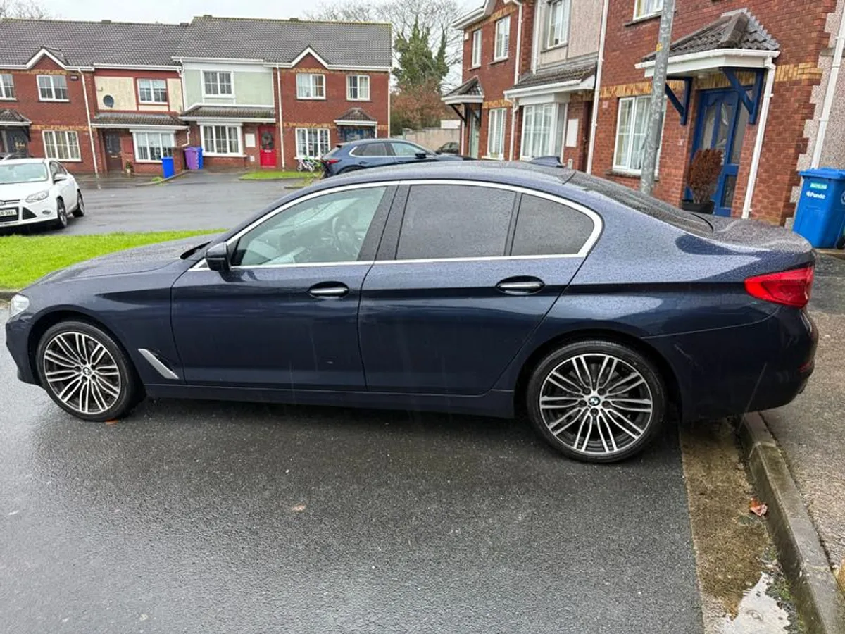 2017 BMW 5 Series 520d - Image 2