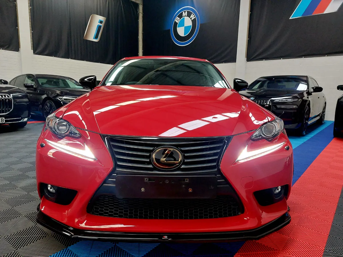 162 IS 300 H SPORT (STUNNING CONDITION) - Image 2