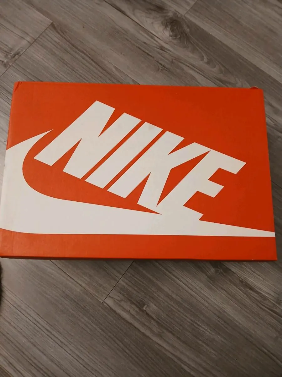 Unwanted gift nike size 8 brand new pm - Image 1