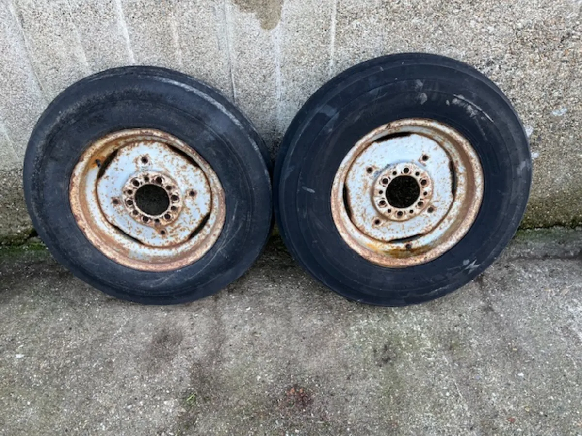 750 x 18 Wheels suit Ford or MF Tractor - Image 1
