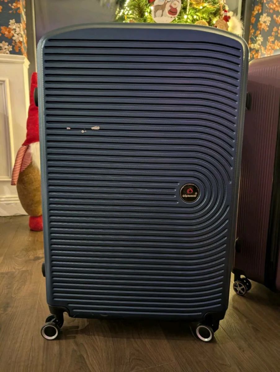 Pair Extra Large Suitcases 8 wheels - Image 2